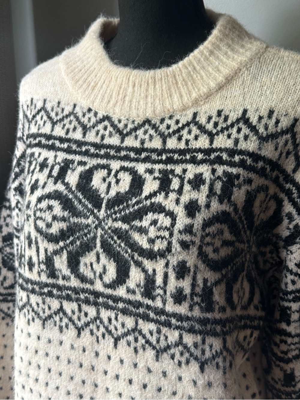 Universal Thread Cream & Black Fair Isle Crewneck Sweater - Picture 2 of 8